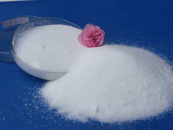 聚丙烯酰胺被稱為百業(yè)助劑？你知道它的特點(diǎn)嗎？