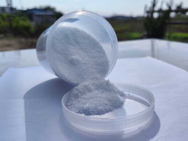 潮濕下雨天氣使聚丙烯酰胺結(jié)塊！會(huì)不會(huì)影響它的使用?